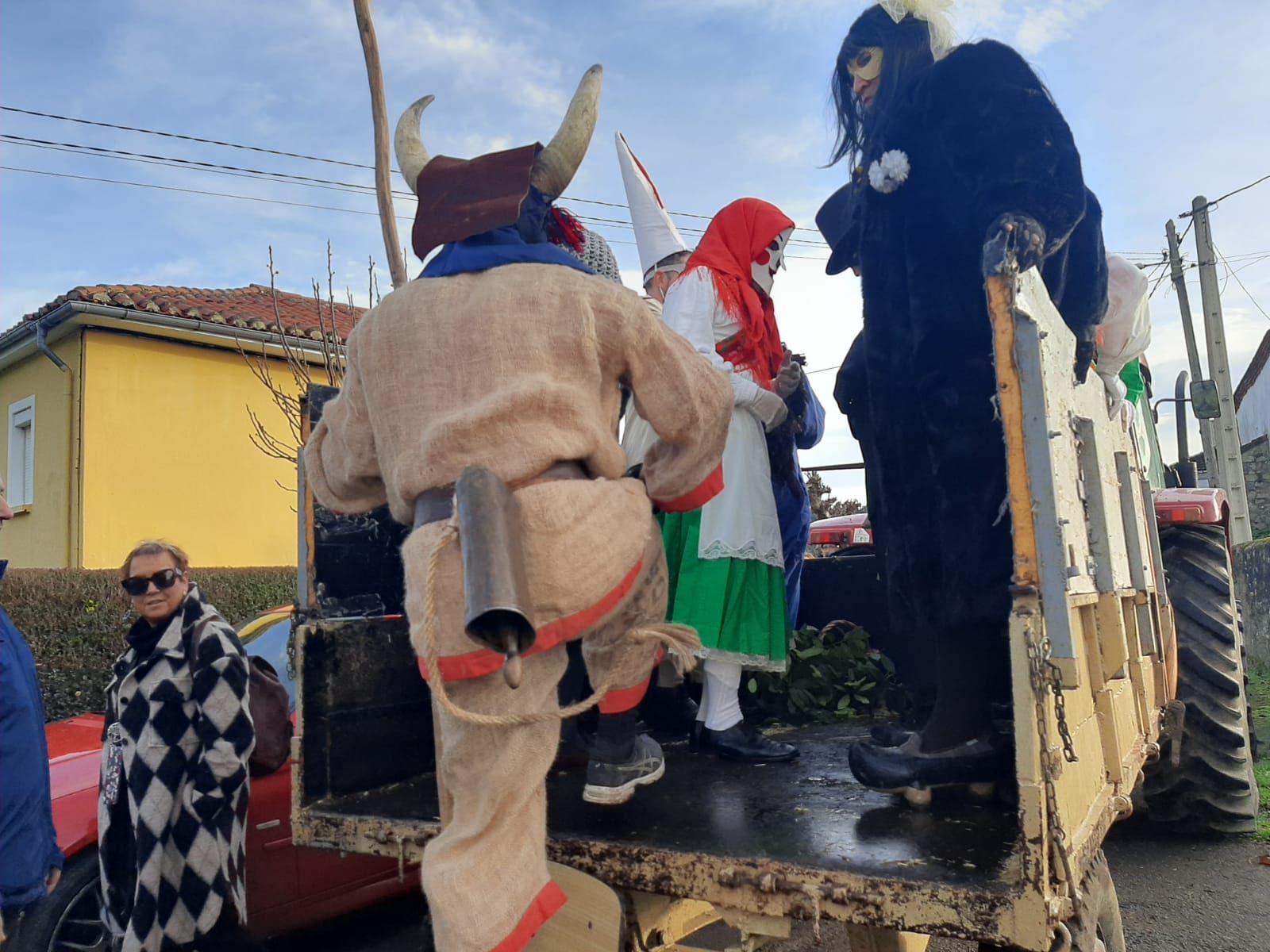 Los Aguilandeiros recorren San Xuan de Villapañada: así ha sido su recorrido por la parroquia moscona