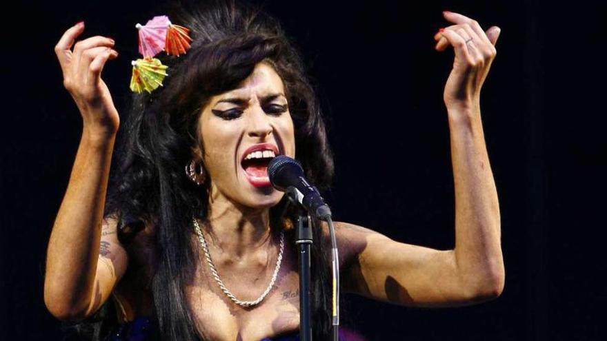 La fallecida Amy Winehouse, en uno de sus conciertos.