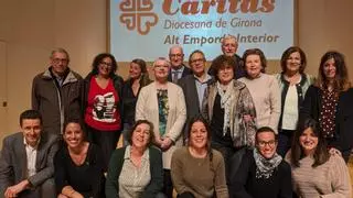 Càritas Alt Empordà celebra el seu 50è aniversari reunint persones vinculades a l'entitat durant aquestes cinc dècades