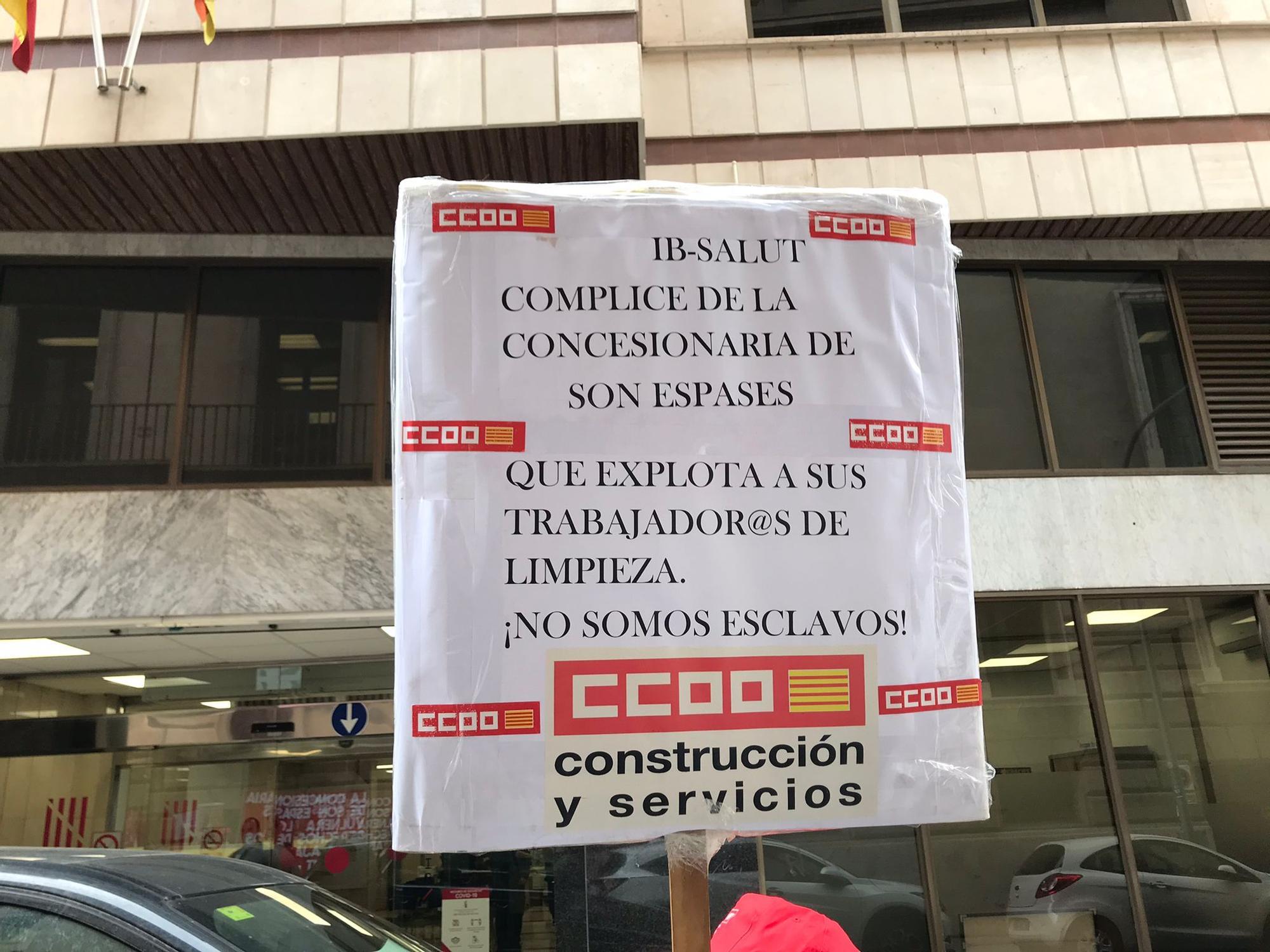 El personal de limpieza de Son Espases arranca tres días de protestas por la "excesiva carga de trabajo"