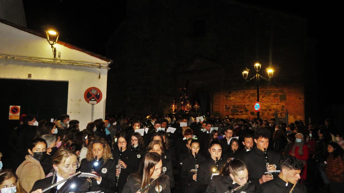 Banda de Música de Monesterio-Cabeza la Vaca durante una procesión en Monesterio