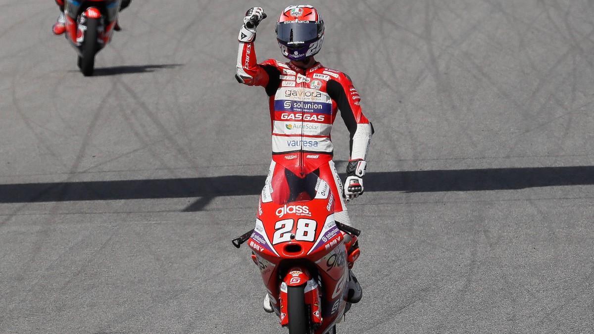 Guevara celebra la victoria en Jerez