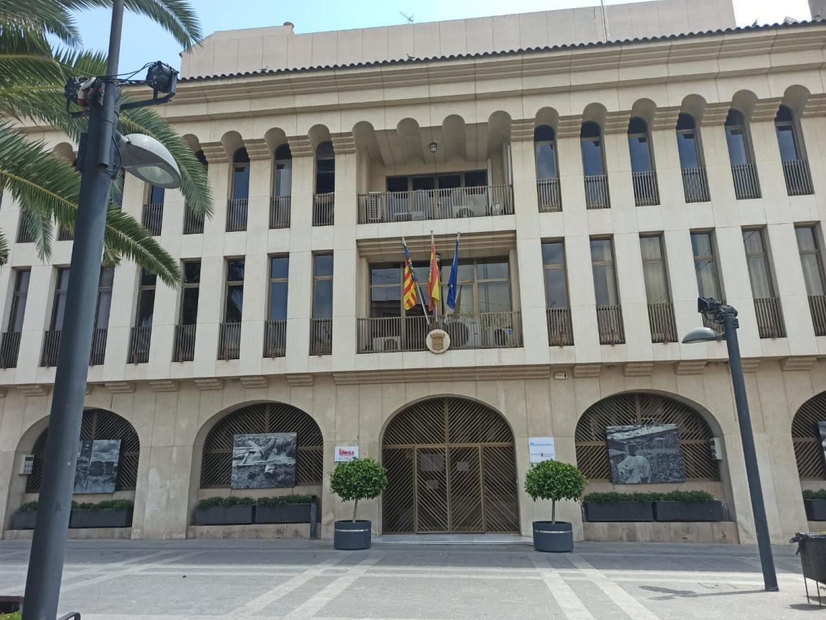 El Ayuntamiento de Sant Joan continúa cerrado casi un mes después del inicio de la desescalada