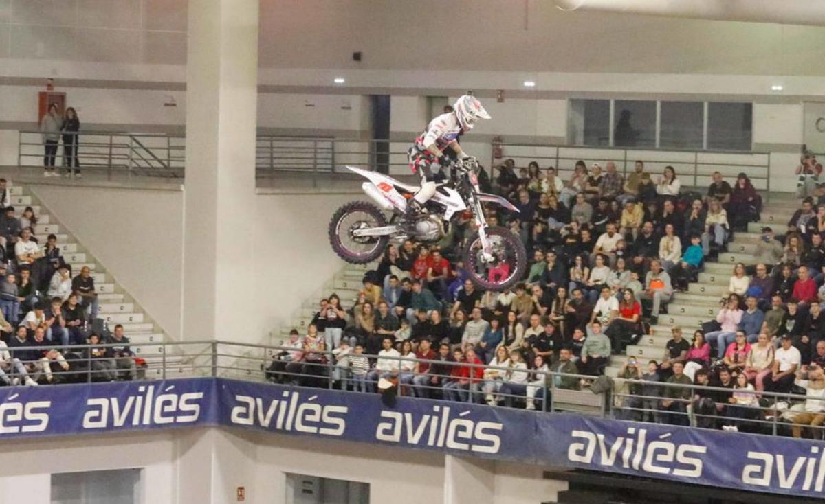 Uno de los saltos en el polideportivo del Quirinal. | M. Villamuza