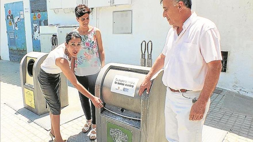 Campaña para el uso correcto de los contenedores de basura en Villa del Río