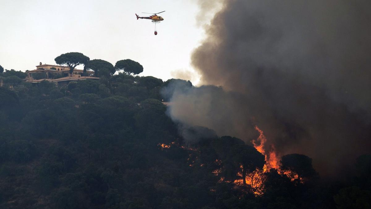 Incendio forestal en Castell d’Aro y Santa Cristina d’Aro