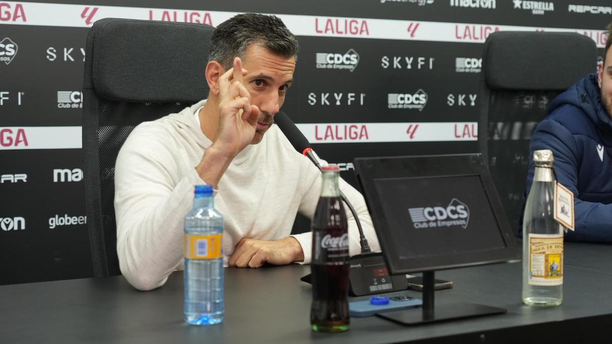 Voulgaris, durante la rueda de prensa.