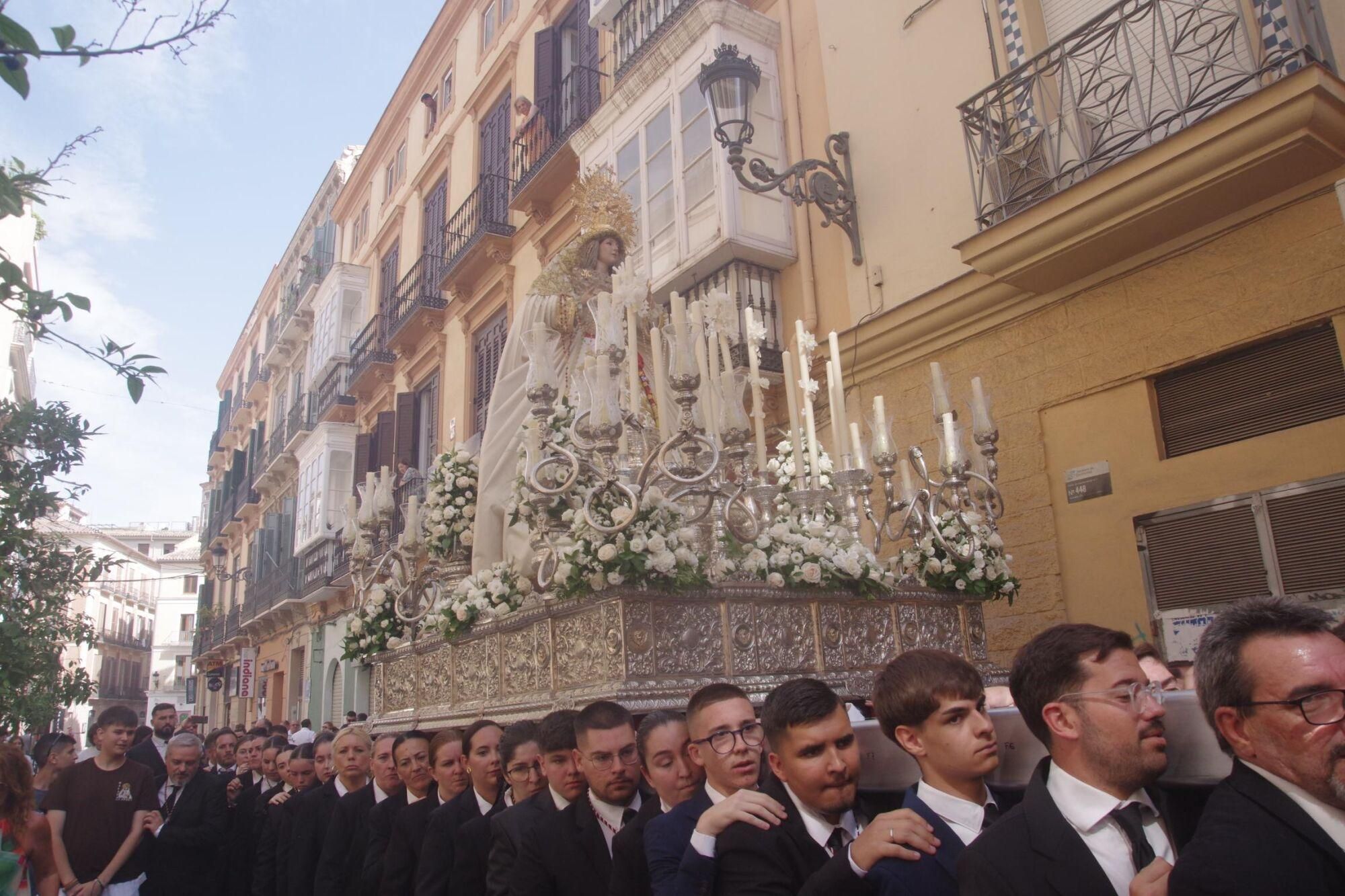 La Virgen del Sagrario, de la hermandad de Verdad y Sagrario (Carranque) sale de San Julián para el traslado al altar de la Agrupación de Cofradías, que presidirá con motivo de la festividad del Corpus en Málaga