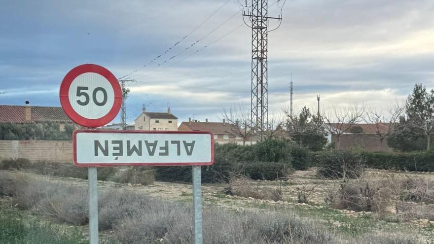 ¿Por qué están al revés las señales de algunos pueblos en Aragón?