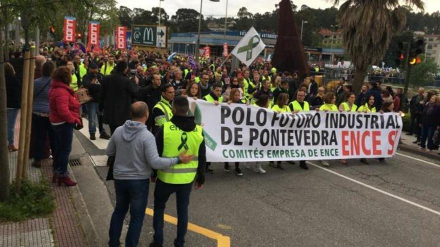 Multitudinaria marcha en Pontevedra por la continuidad de Ence