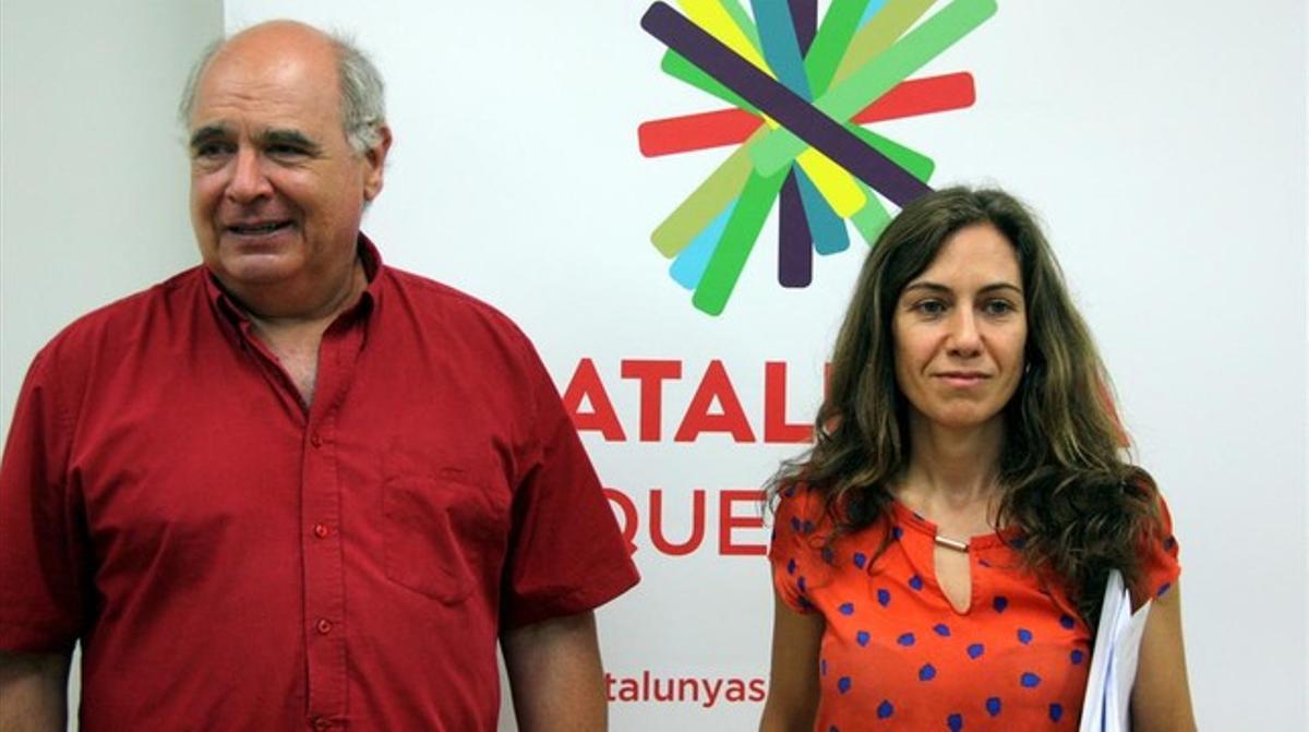 El candidat de Catalunya Sí que es pot, Lluís Rabell, amb la coordinadora a Catalunya d’Equo, Belén Álvarez, aquest dimecres, 29 de juliol, a Barcelona.