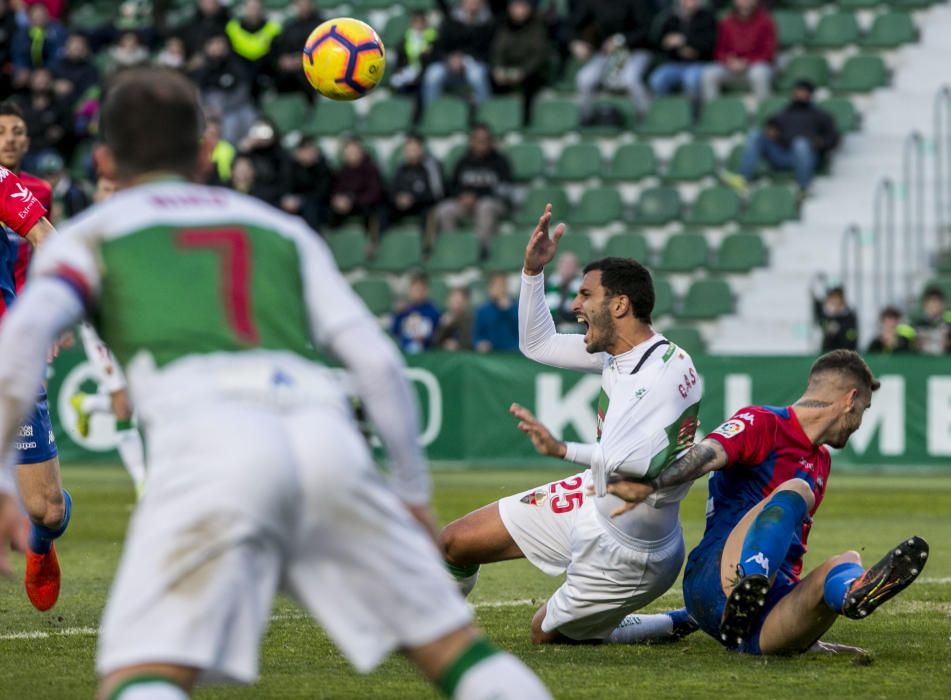 El Elche vence al Extremadura y se aleja de los puestos de descenso