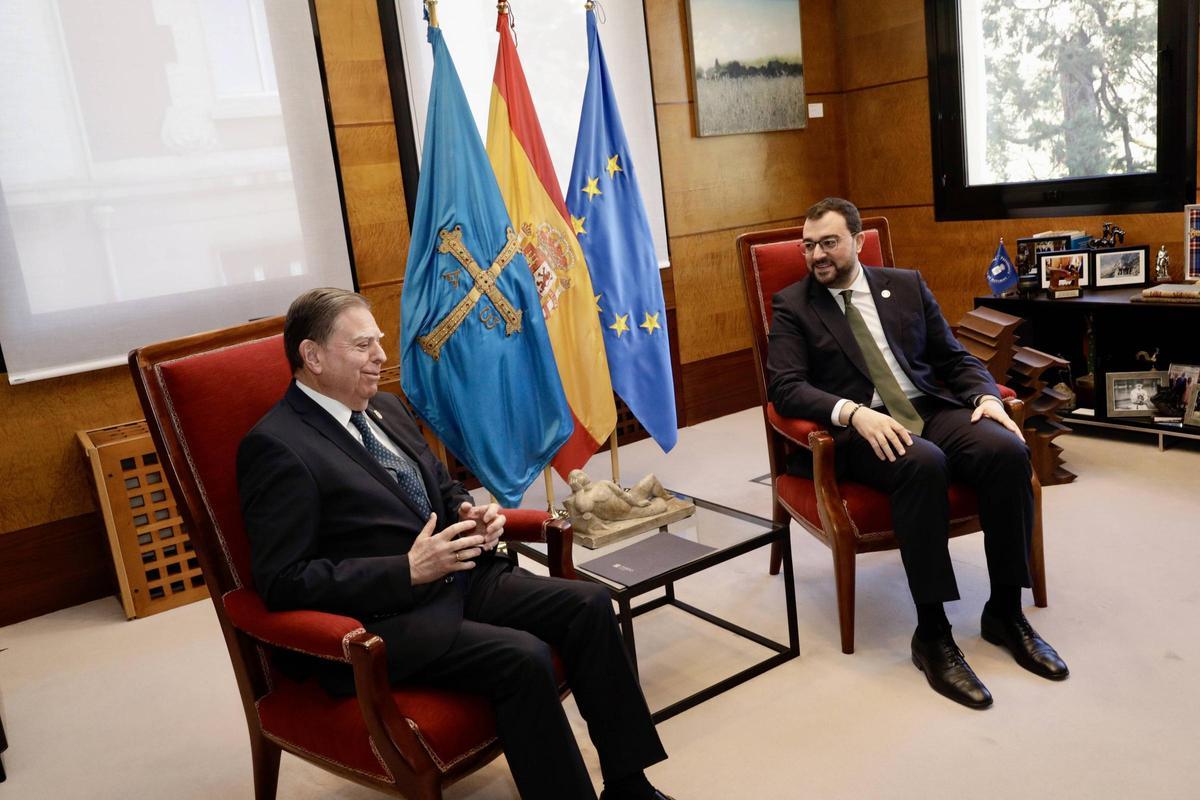 Alfredo Canteli y Adrián Barbón, este lunes durante su reunión