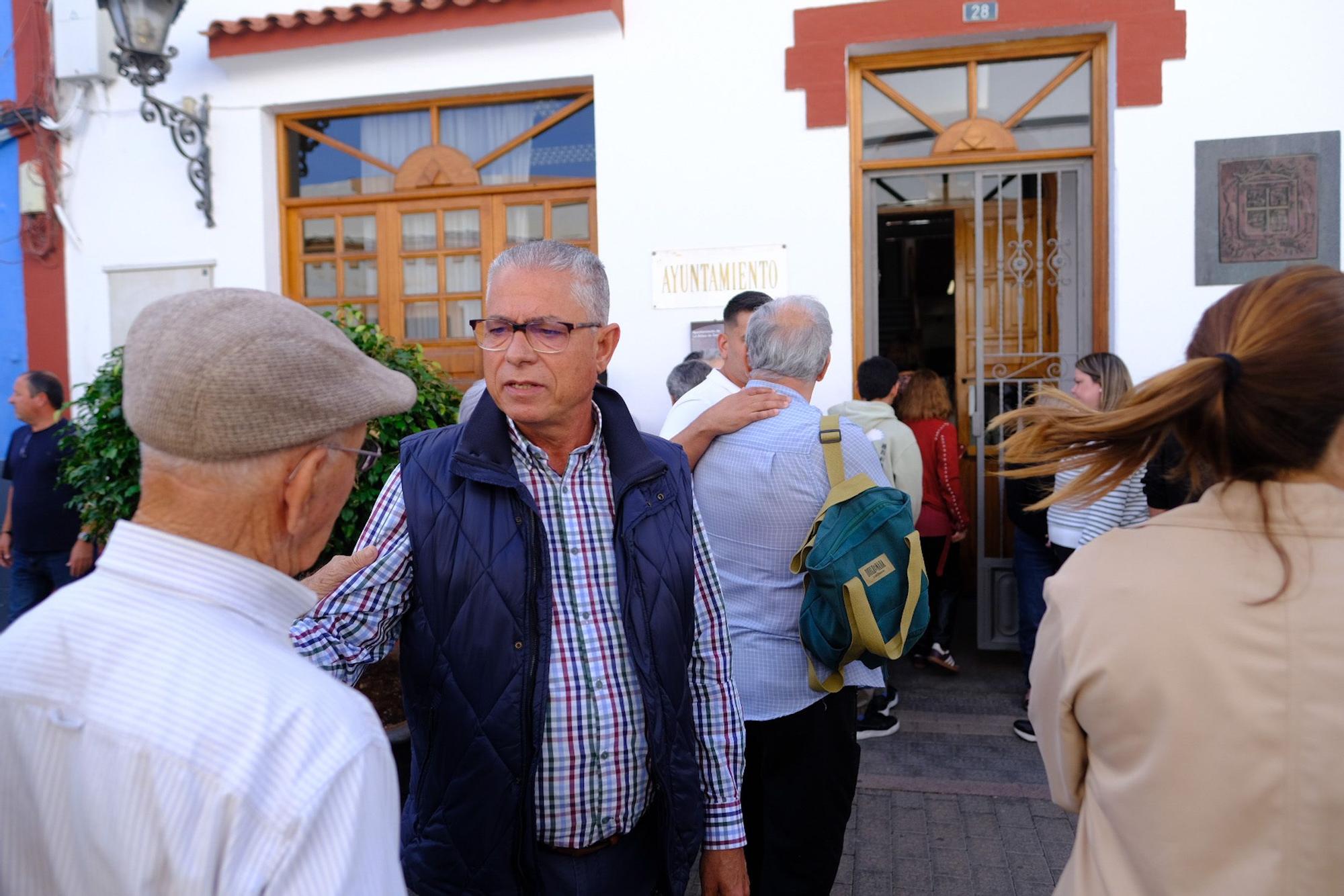 Minuto de silencio y último adiós a la mujer asesinada en La Aldea