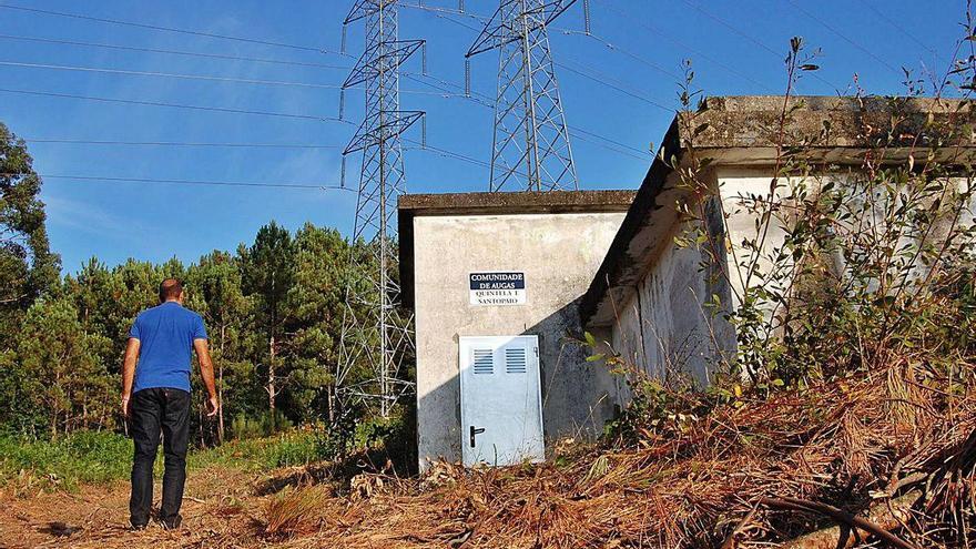 Instalaciones de la comunidad de aguas de Quintela, desde la que suministran a más 250 viviendas.