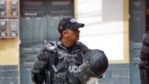 Un efectivo policial en Ecuador.