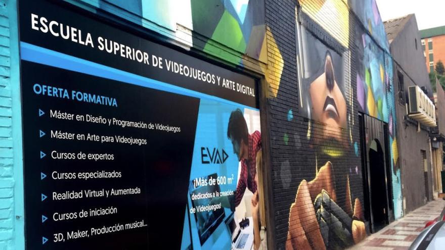 La Escuela Superior de Videojuegos y Arte Digital está en la avenida de los Guindos.