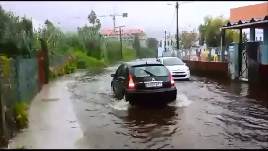 Se desborda el río de Os Ladróns, en Moaña