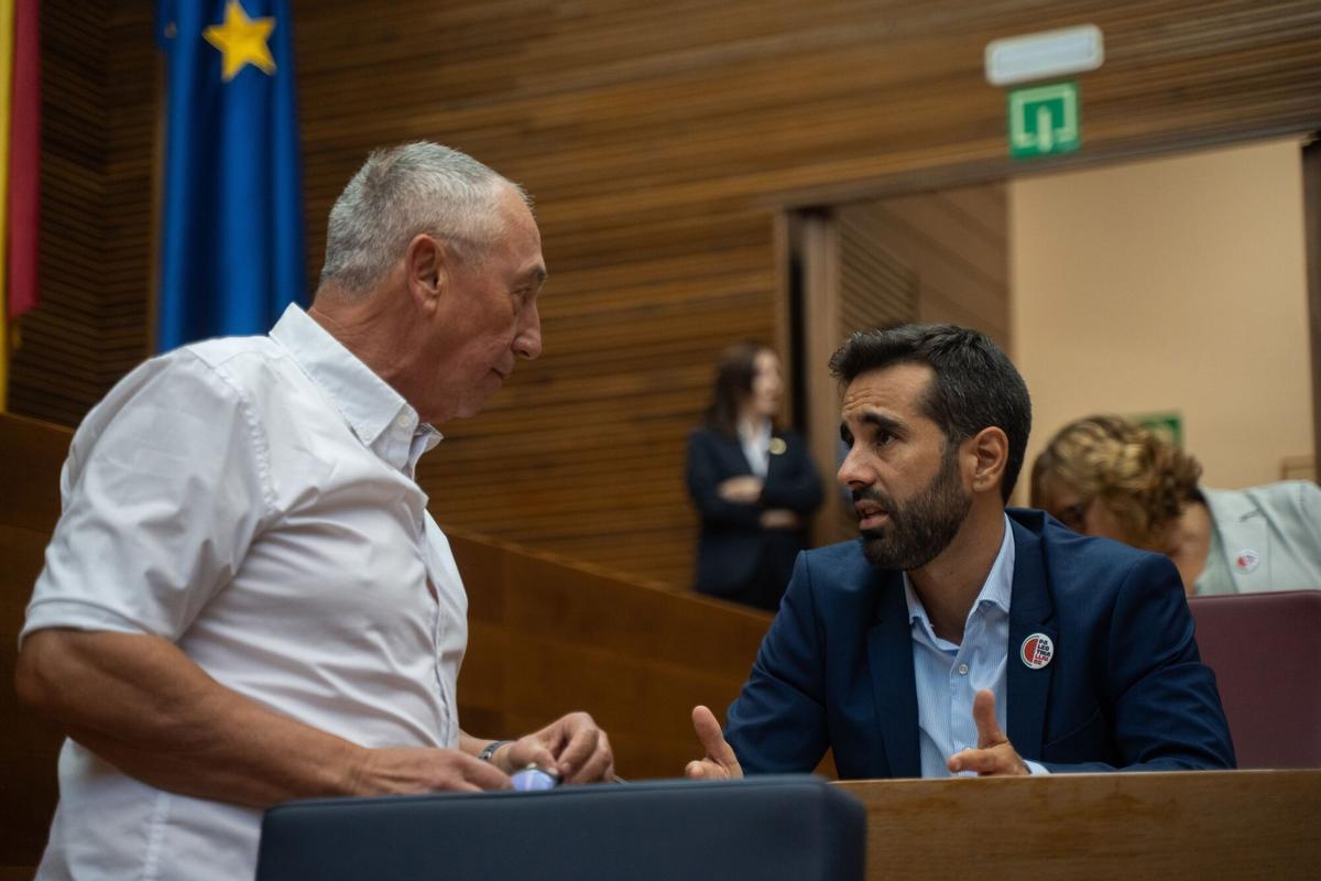 23/09/2025 El síndic de Compromís, Joan Baldoví (i), y el portavoz del PSOE en las Corts de Valencia, José Muñoz (d), durante el Debate de Política General, en les Corts Valencianes, a 23 de septiembre de 2025, en Valencia, Comunidad Valenciana (España). Mazón protagoniza este martes el segundo Debate de Política General de la legislatura, el primero que tendrá lugar tras la dana que arrasó gran parte de la provincia de Valencia y provocó 229 fallecidos el pasado 29 de octubre. POLITICA Jorge Gil - Europa Press