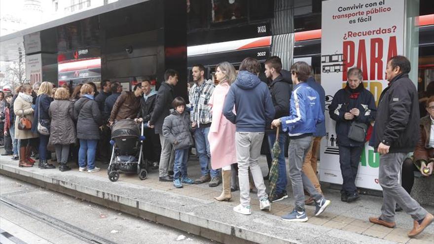 La huelga del tranvía provoca esperas de más de media hora