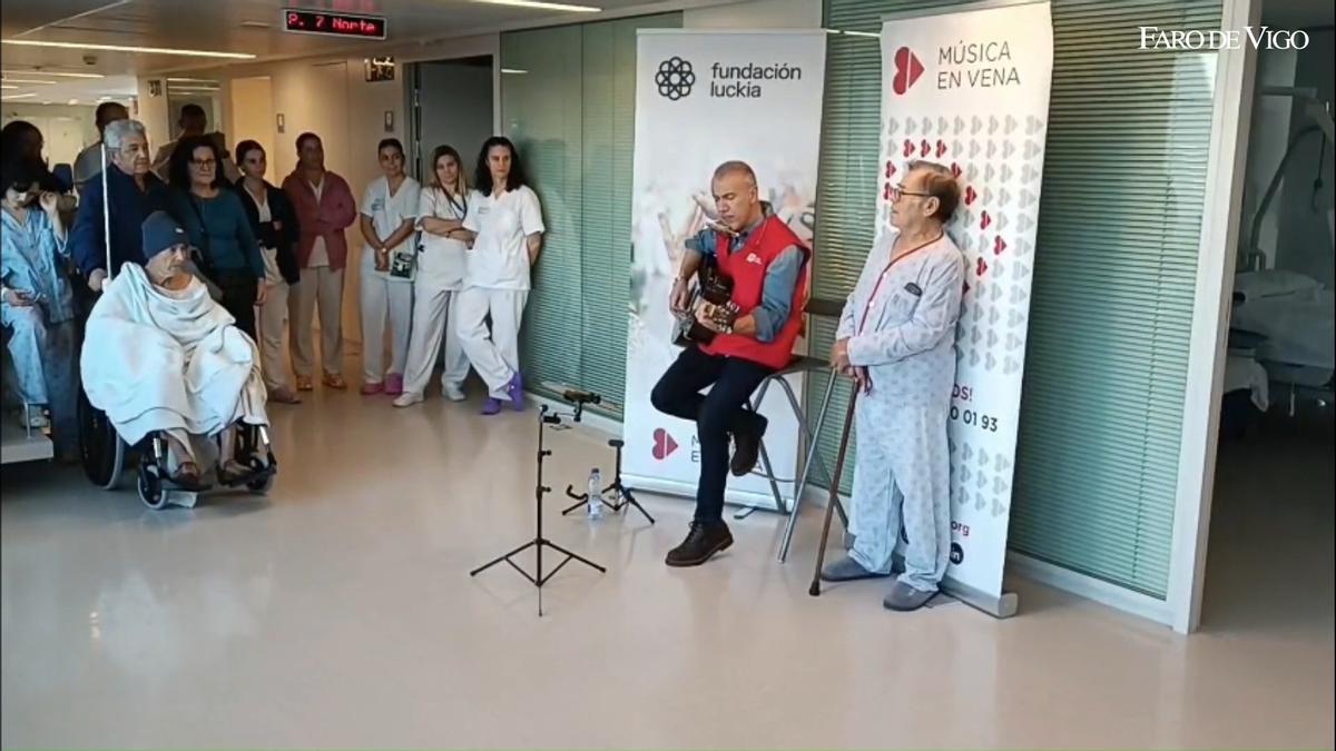 Música en el hospital de Ourense que cura el ánimo a cargo de Emilio Rúa