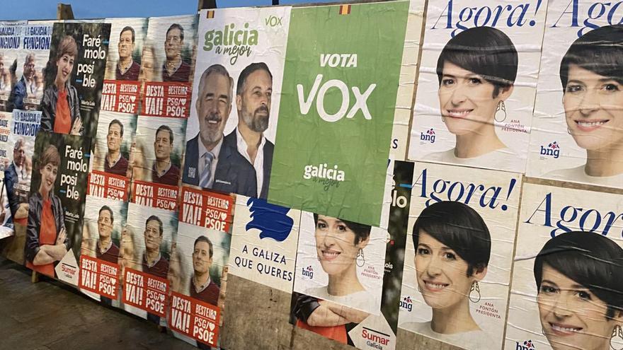 Carteles electorales en la campaña del 18-F.   | // R. G.