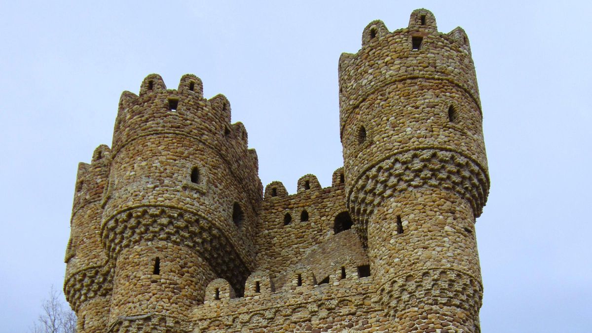 El castillo más curioso del mundo está en España: lo construyó un vecino del pueblo piedra a piedra y la visita es gratis