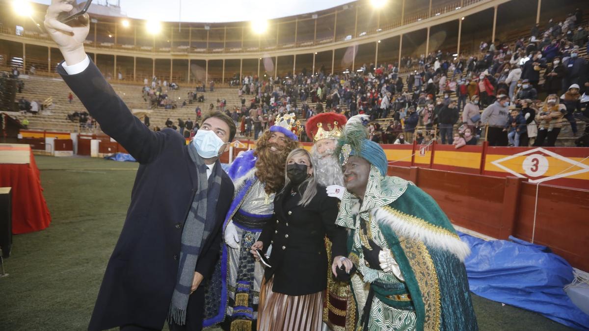 Gran expectación en Alicante para ver a los Reyes Magos