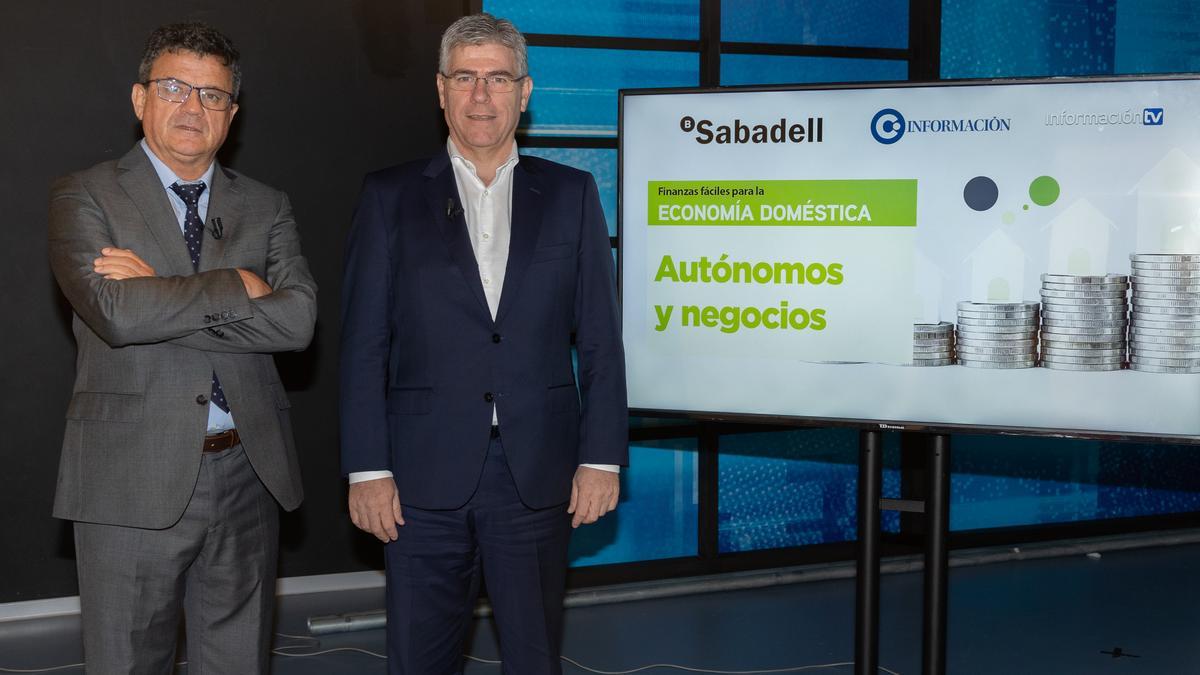 Ramón Satorra, de banco Sabadell, participa en el foro online de Finanzas fáciles para la economía doméstica, conducido por Toni Cabot, director del Club INFORMACIÓN.