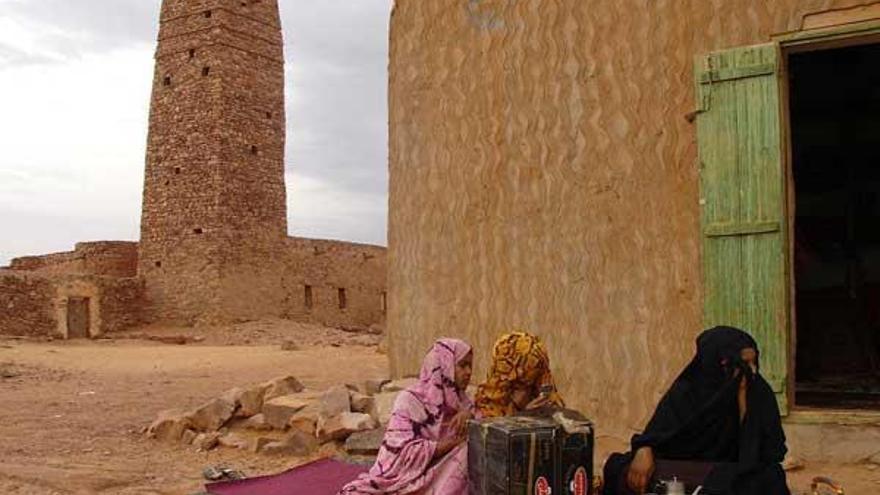 Mujeres en un poblado en Mauritania.