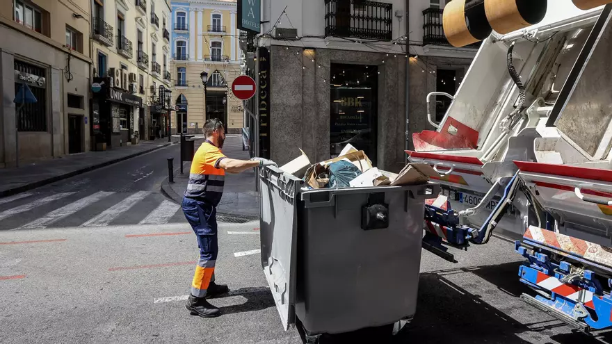 Alicante lanza un innovador programa de recogida de residuos para establecimientos de restauración en la zona centro