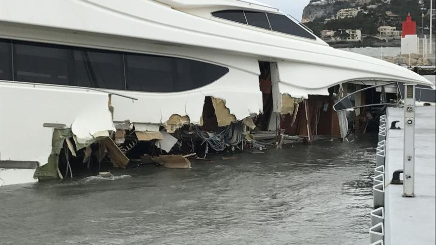 El vendaval destroza dos yates de lujo amarrados en el Port d&#039;Andratx