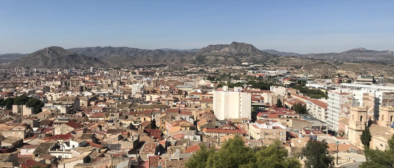 Vista de Petrer con Elda al fondo.