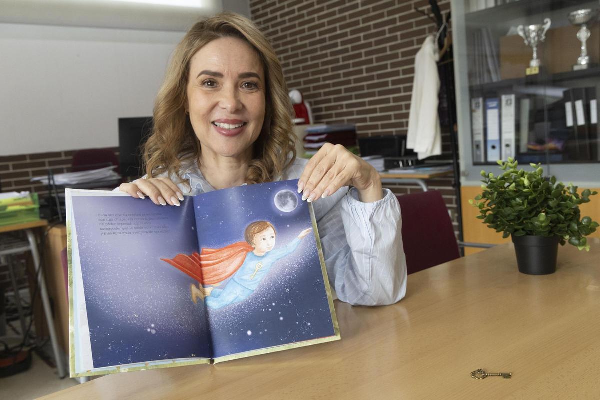 La autora del libro Siendo tú la llave