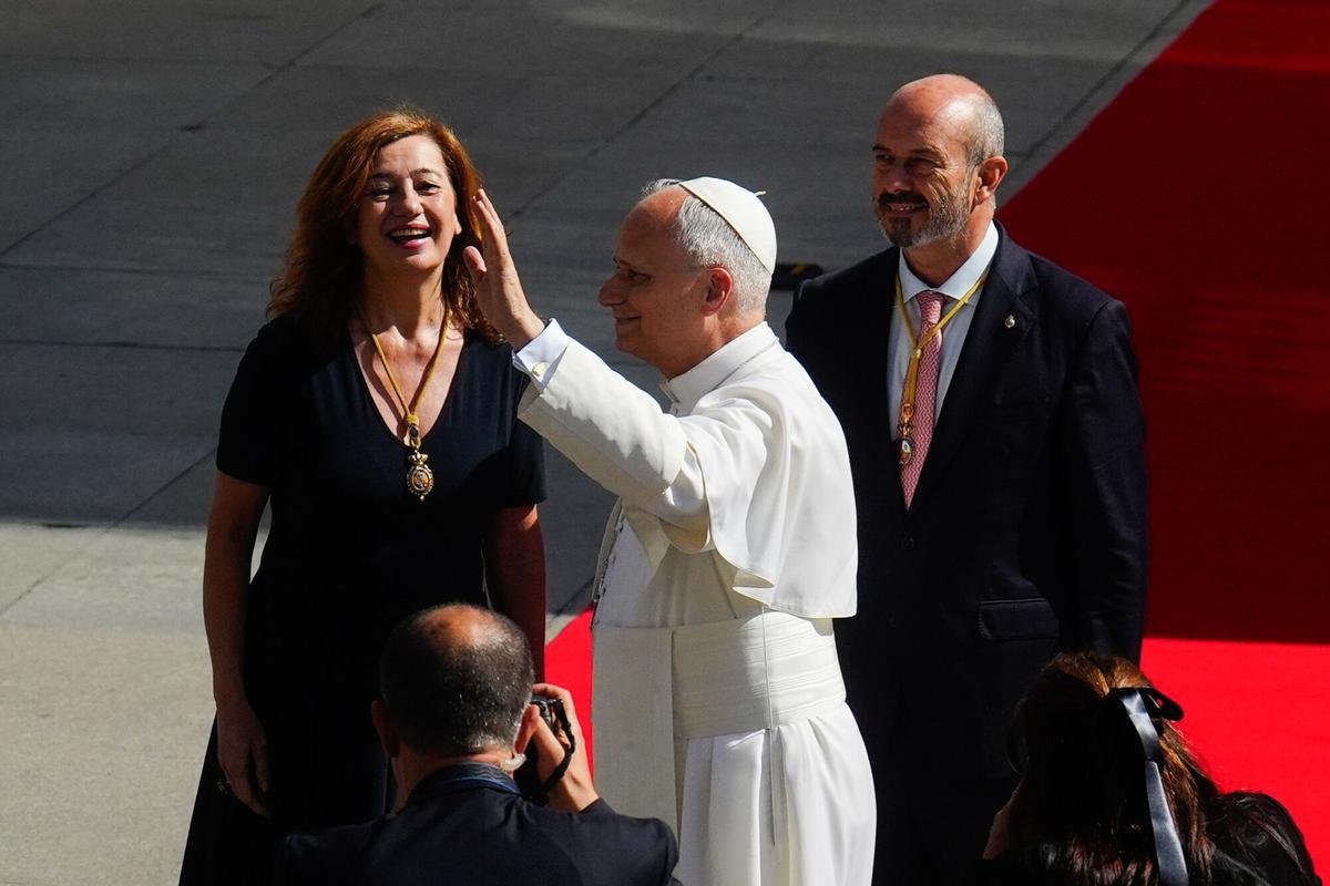 Francina Armengol recibe al papa León XIV en el Congreso de los Diputados