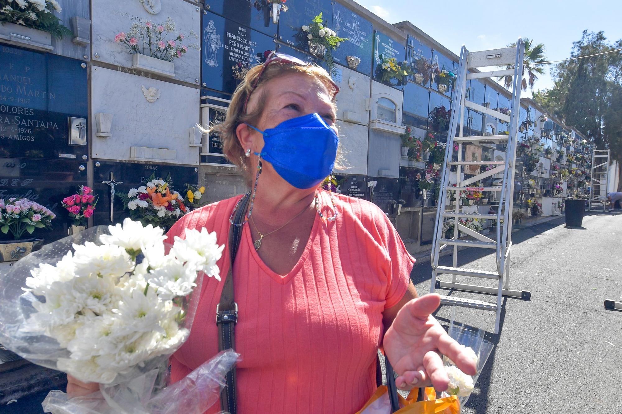 Día de Todos los Santos en el cementerio de San Lázaro (01/11/2021)