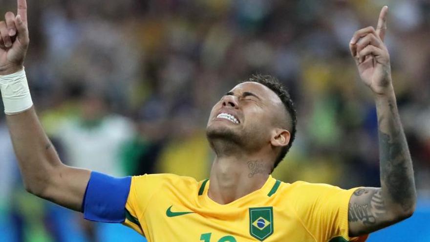Neymar celebra la victoria de su selección