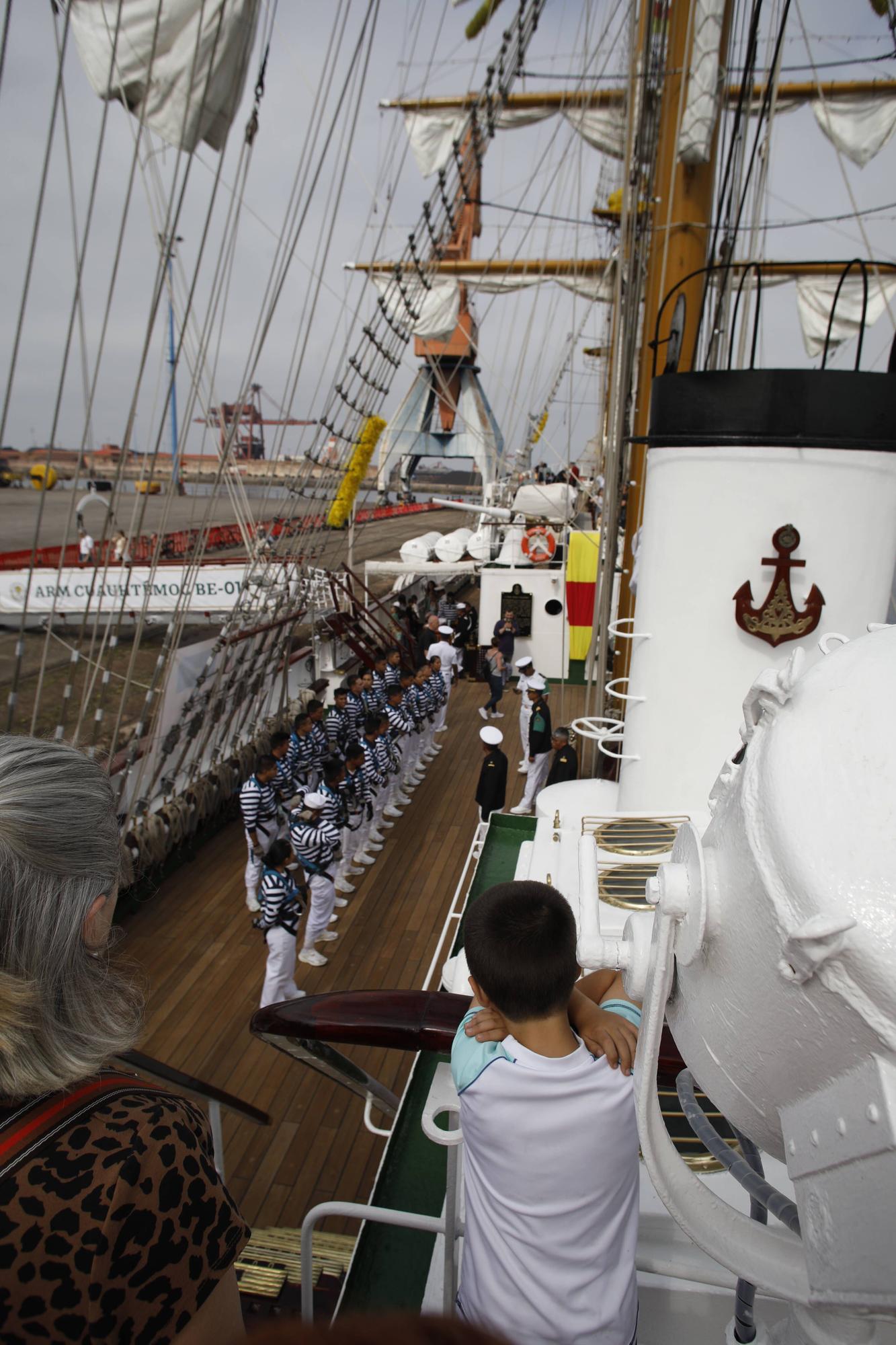 En imágenes: Colas en el puerto de Gijón para visitar el buque escuela de la Armada de México