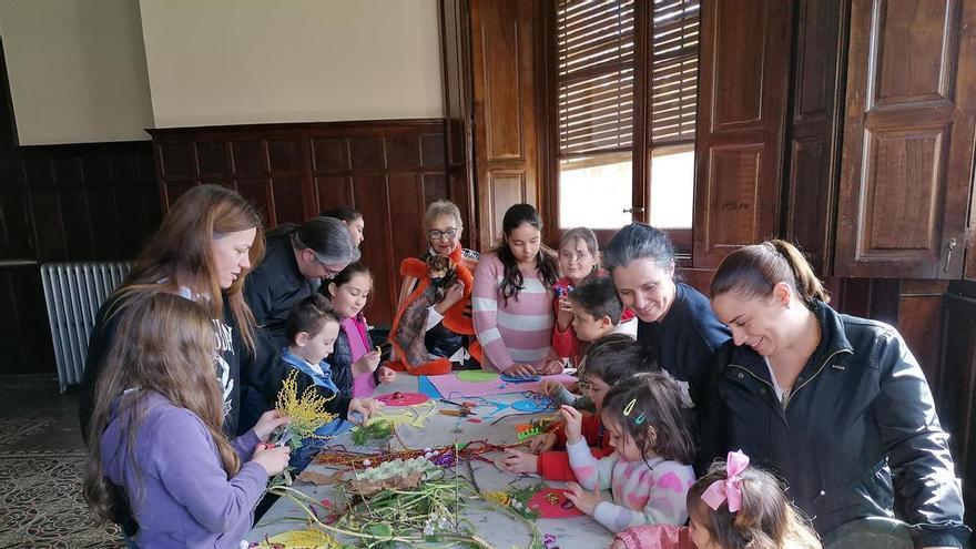 Niños de Toro descubren la tradición de las mascaradas en un taller creativo