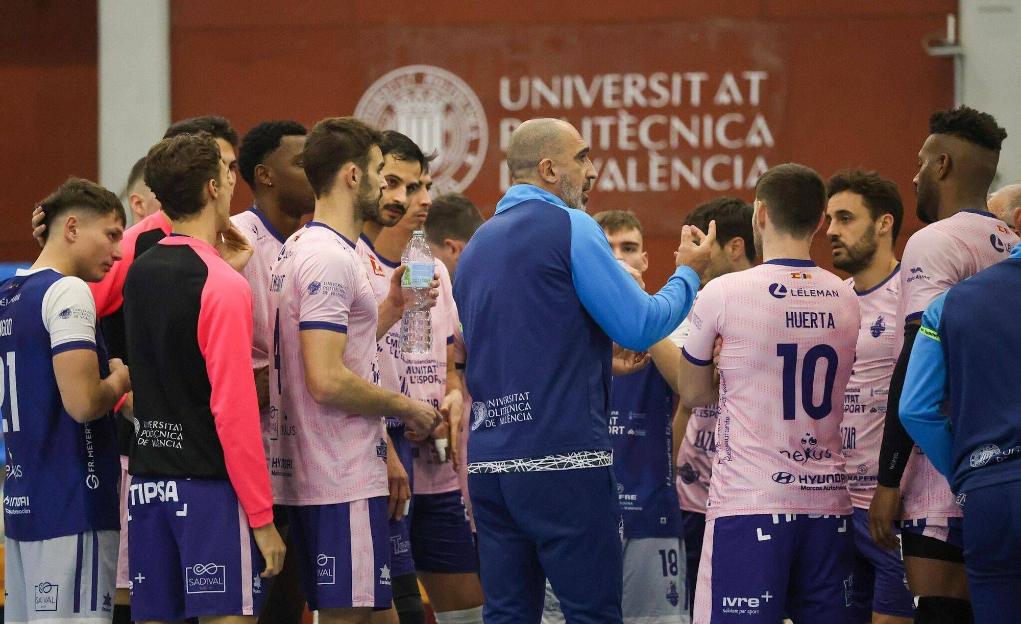 Partido del UPV Léleman Conqueridor ante el Cisneros Alter Tenerife (2-3)