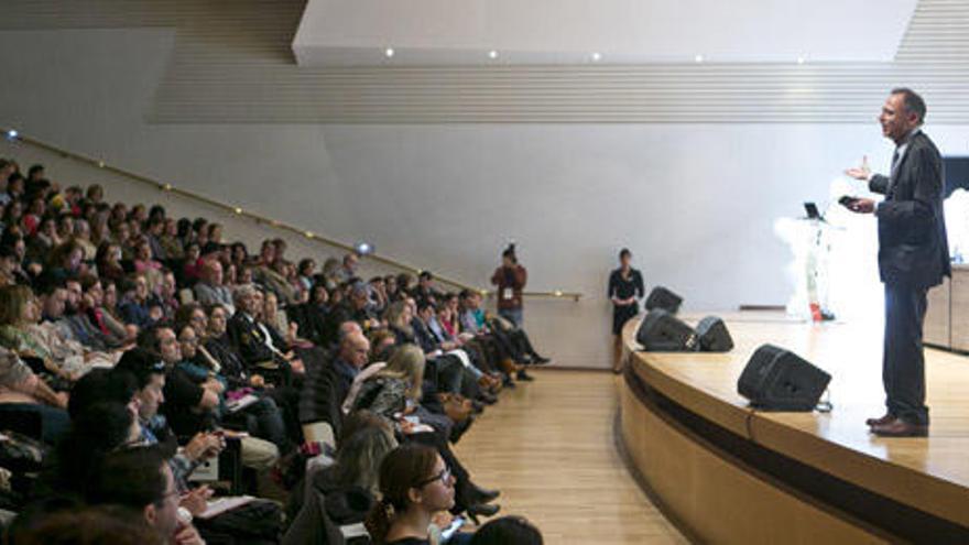 Imagen de la conferencia de apertura ayer del XIII Congreso sobre Violencia contra la Mujer, que reúne hasta hoy a 900 personas en el ADDA