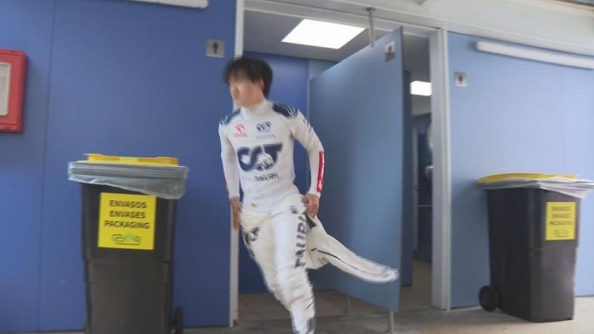 Yuki Tsunoda tuvo que ir corriendo al baño antes del inicio de la carrera