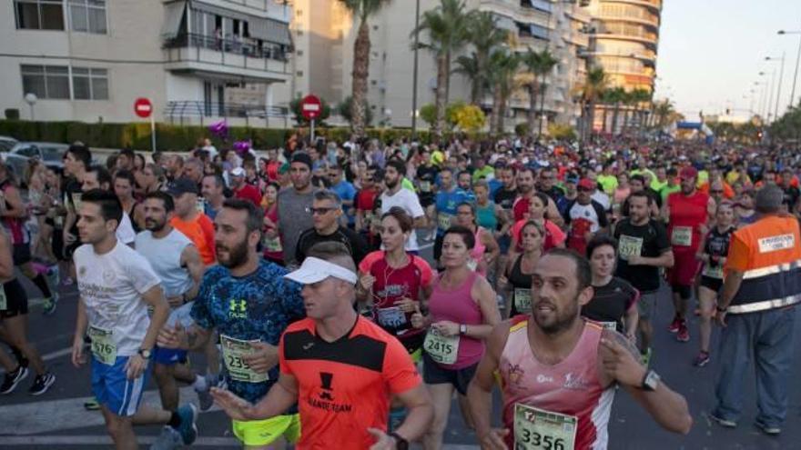 2.500 atletas al anochecer de Santa Pola