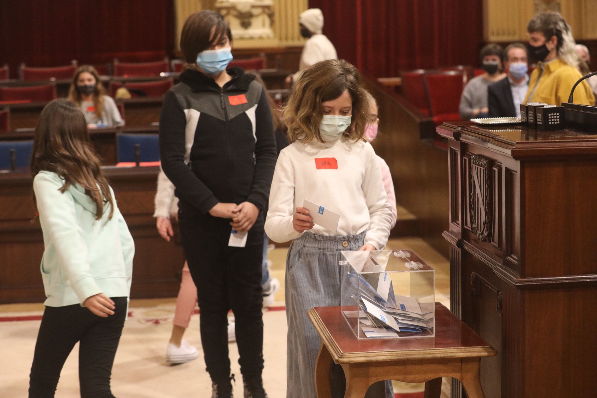 Alumnos de Baleares se comprometen a cuidar el medio ambiente y llevar una dieta sana en el pleno infantil del Parlament