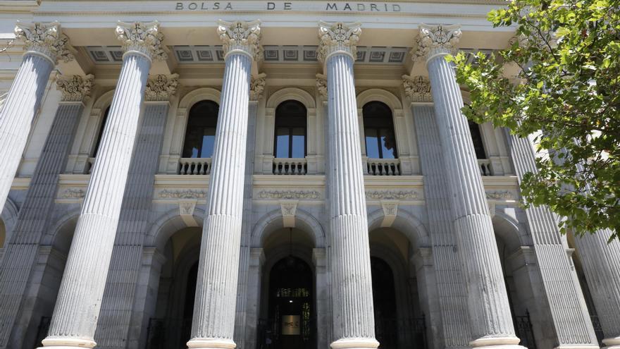 Fachada del Palacio de la Bolsa de Madrid.