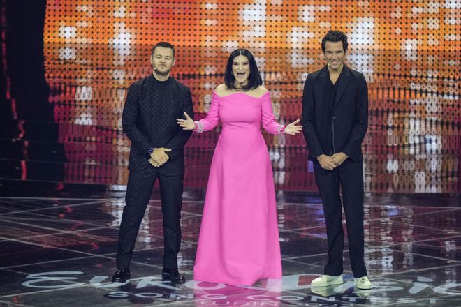 Laura Pausini, Mika y Alessandro Cattelan en Eurovisión 2022