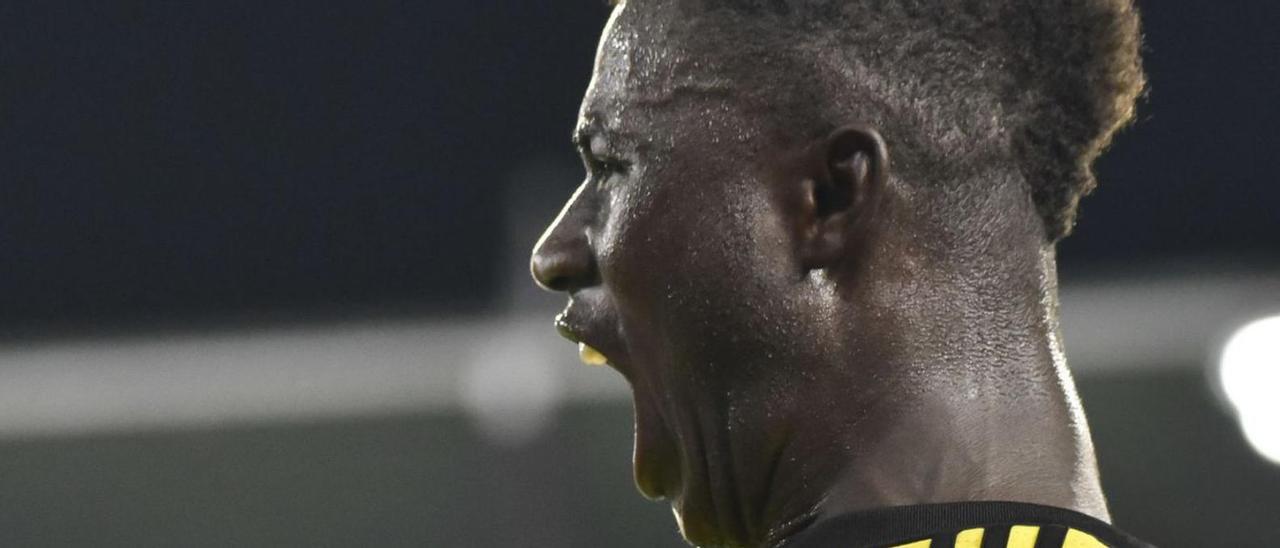 Obeng celebra su gol en el partido de Huesca. | Área 11