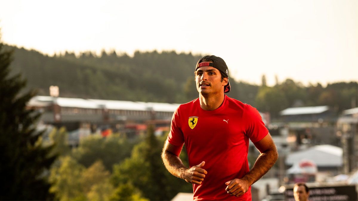 Sainz, haciendo ejercicio antes del inicio del GP de Bélgica en Spa