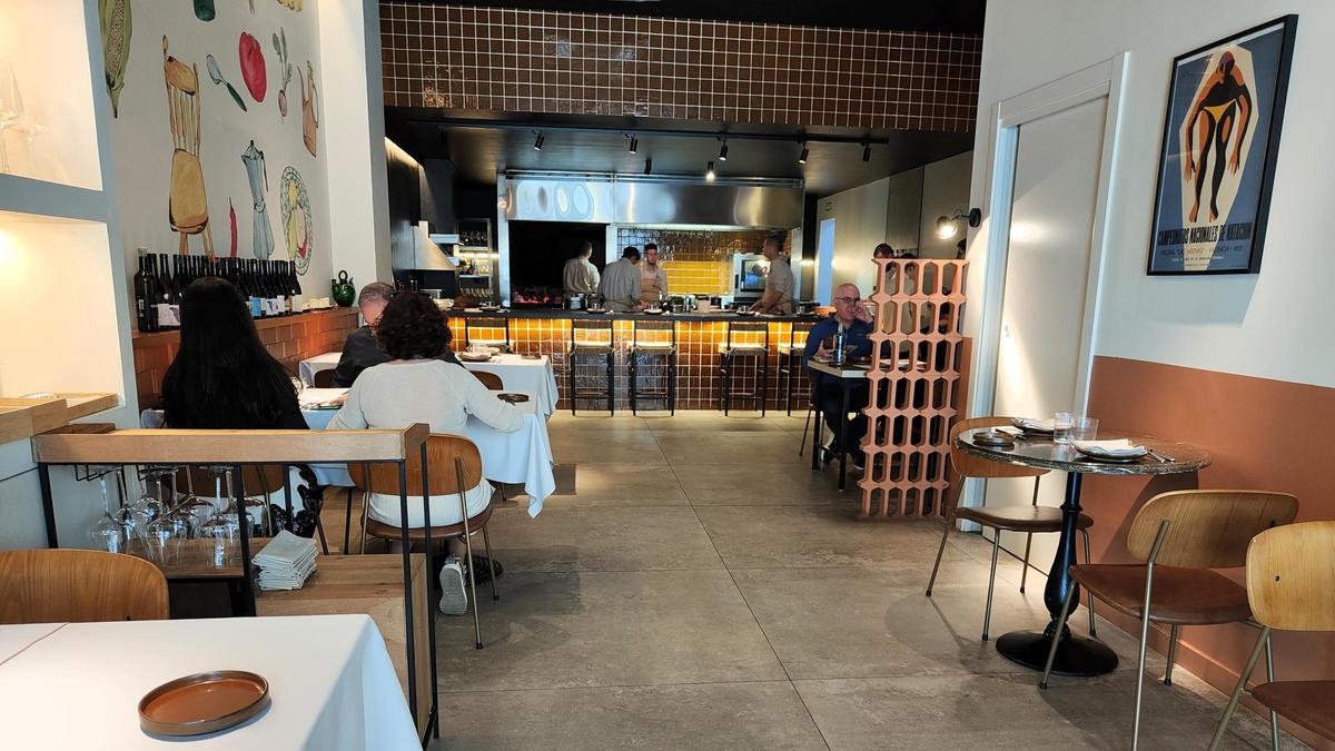 El comedor del restaurante Sisè.