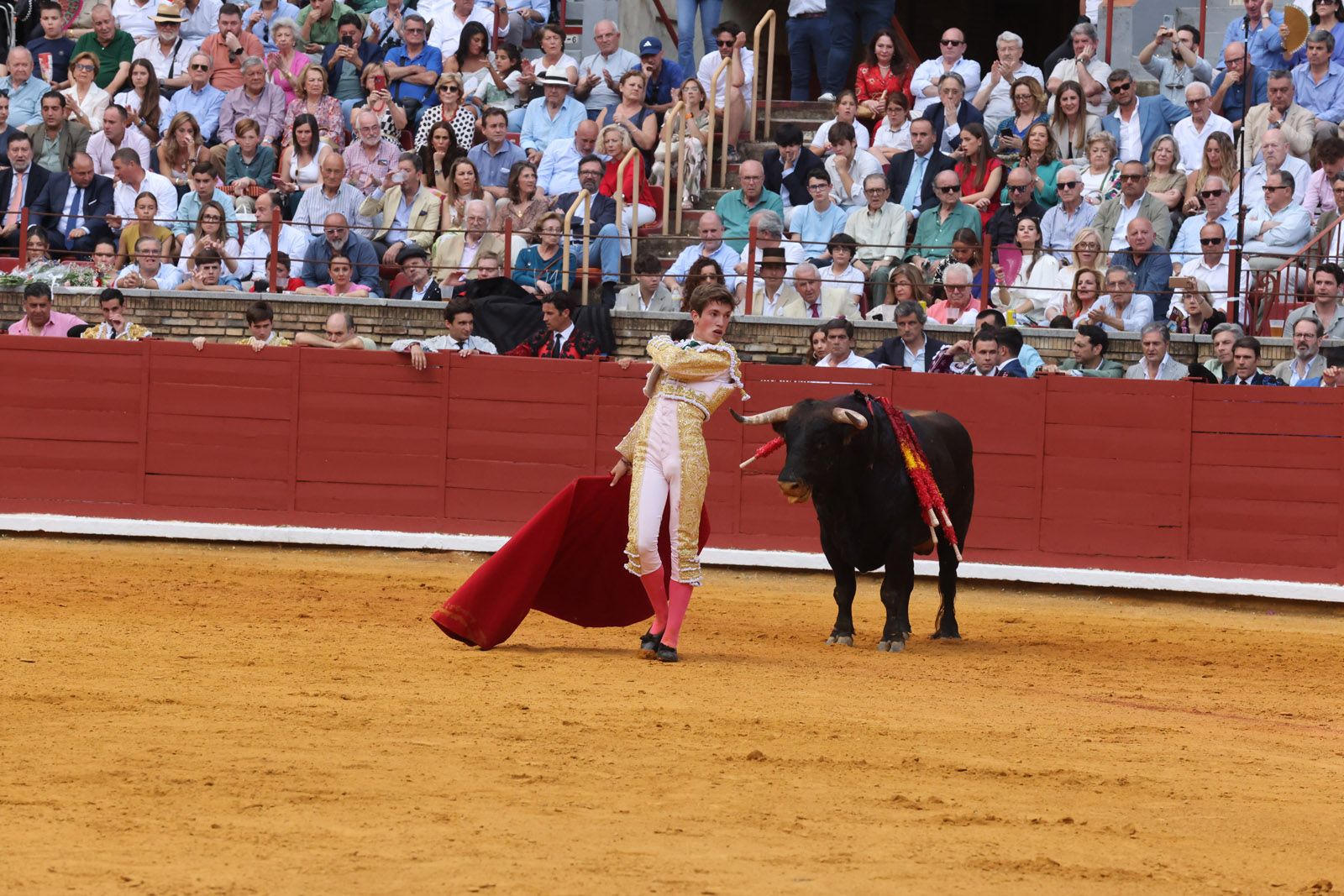 Javier Zulueta y Manuel Quintana abren la puerta de Los Califas